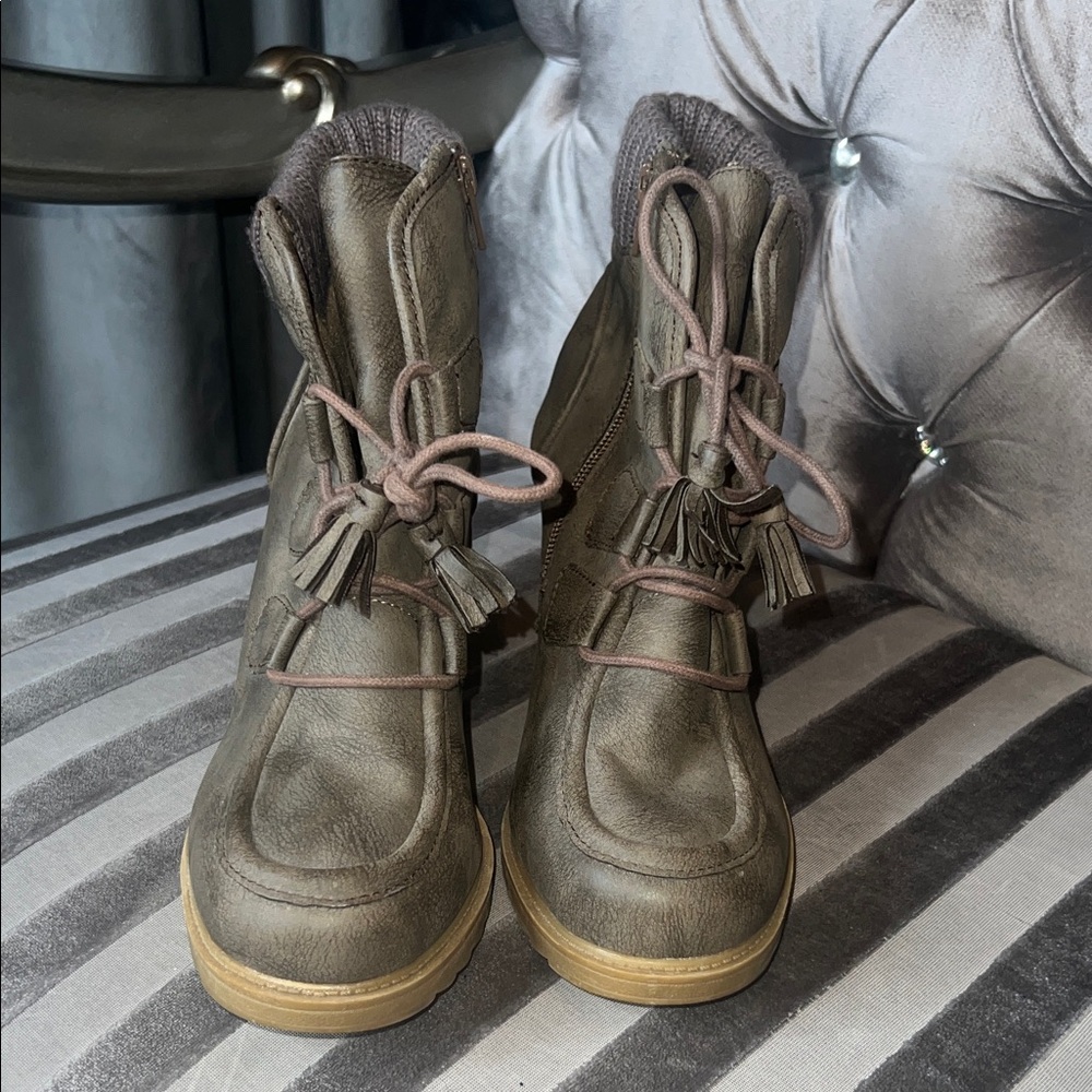 🧸 Cozy Chic: Mudd Knit-Trim Tassel Ankle Boots 🧸 - Picture 5 of 6